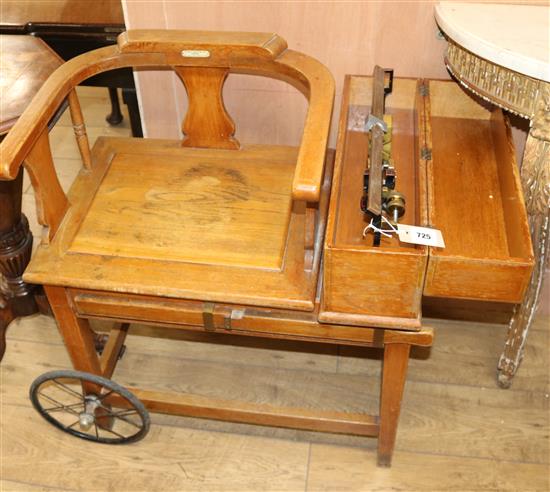 An early 20th century De Grave, Short & Co weighing seat W.97cm arms extended